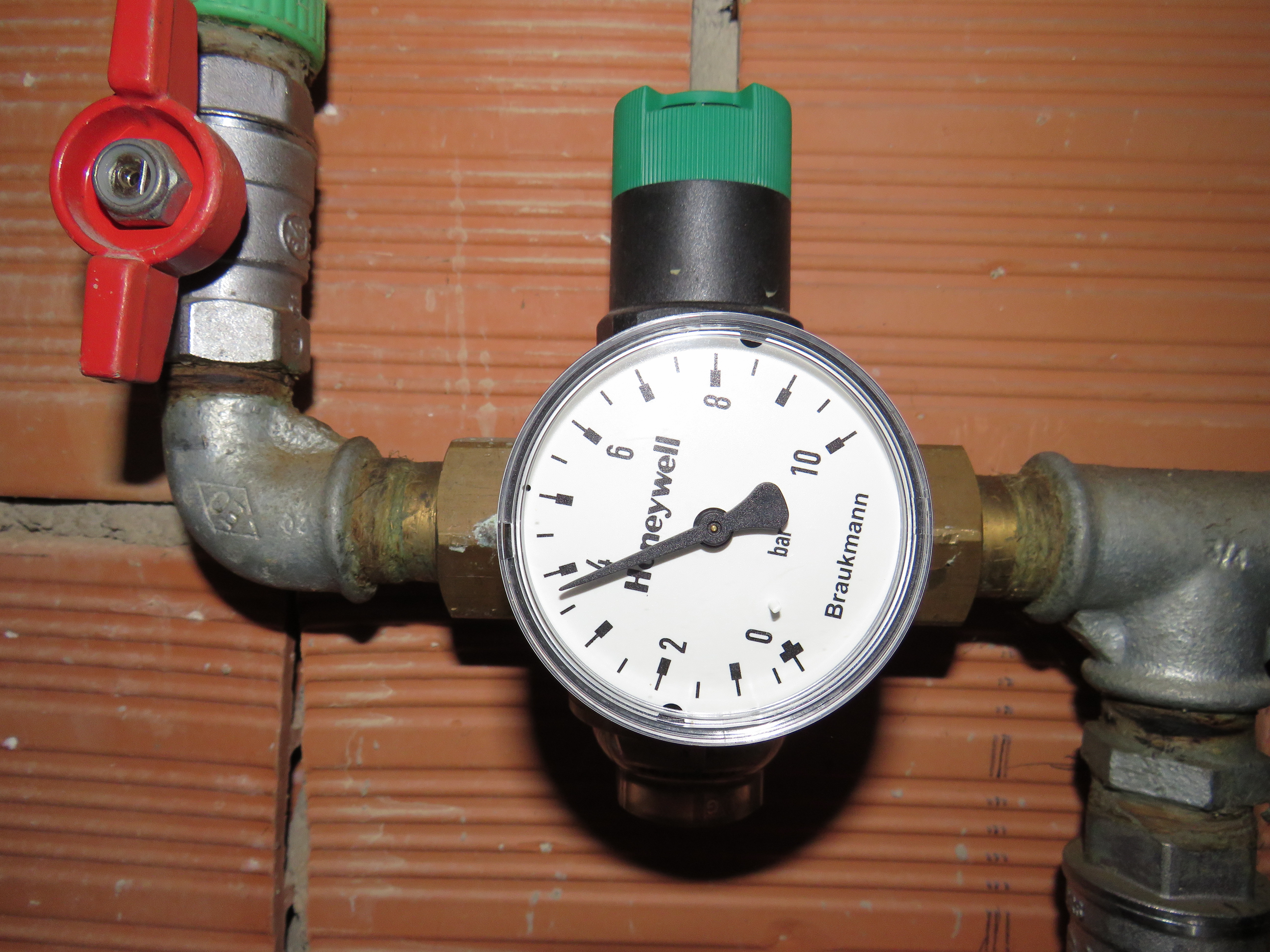 Vanntrykksregulator - Juster‍ vanntrykket ditt ​hjemme!